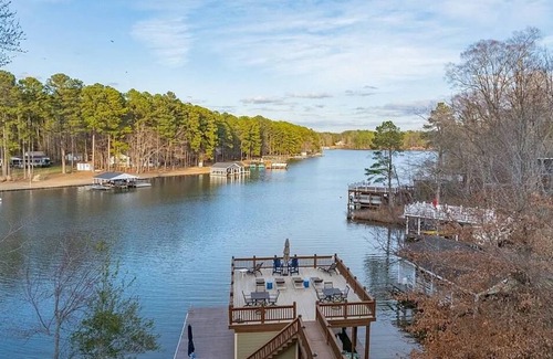 Henrico House | Spacious 6BR house w/dock, kayaks, fire pit, and close to amenities. Sleeps 16.