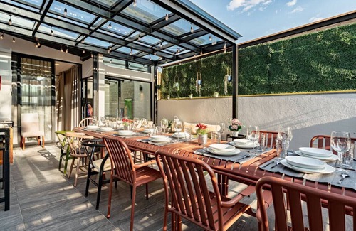 Roma Sur House | Spacious 6BR Retreat with Rooftop Terrace, BBQ & Gym Access