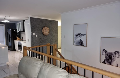 Burrum Heads House | Spacious 6BR Seaside Home Sleeps 12 Pet-Friendly 100m to Beach.