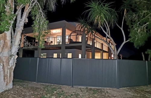 Burrum Heads House | Spacious 6BR Seaside Home Sleeps 12 Pet-Friendly 100m to Beach.