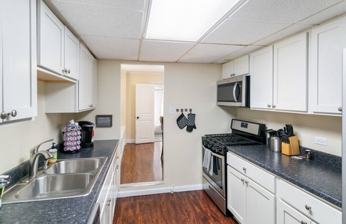 Libertyville House | Spacious 7 bed W/3 living areas Near Naval Base!