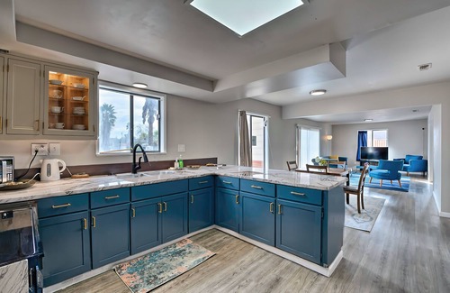 Old North Sacramento House | Spacious 7-bedroom 9 Bed house in serene Sacramento with AC, WiFi, Close to DT