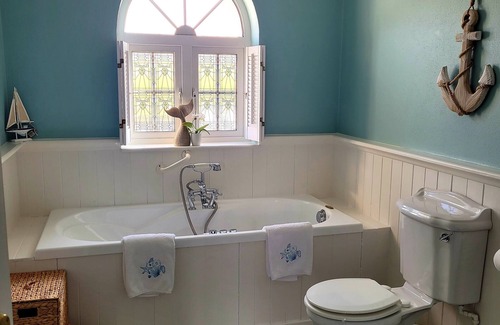 Doolin House | Spacious 7-Bedroom Home, with Panoramic Views of Wild Atlantic Way