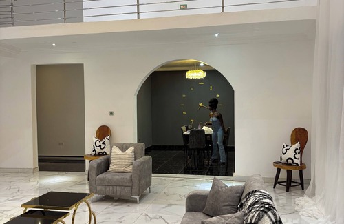 Prampram House | Spacious 7-bedroom house with WiFi and AC in Dawhenya