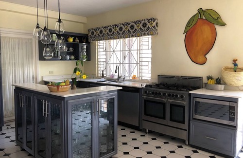 Saint Andrew House | Spacious 7-bedroom house with WiFi, AC in wonderful Kingston