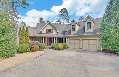 Toccoa House | Spacious 7-bedroom lakefront at Currahee Club