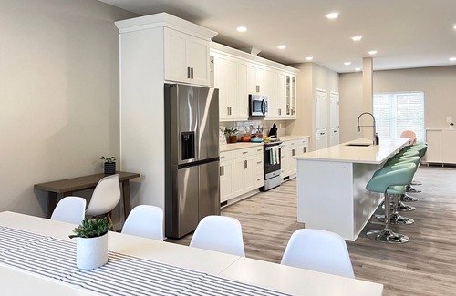 Reservoir House | Spacious 7-bedroom house in brilliant Newport News with AC, WiFi