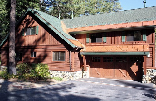 Tahoe Pines House | Spacious 8-bedroom, 6.5 bath mountain home in beautiful Tahoe Pines.