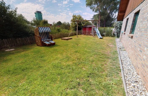 Pelzerhaken House | Spacious 8-person vacation home with sauna, fireplace and garden near the beach