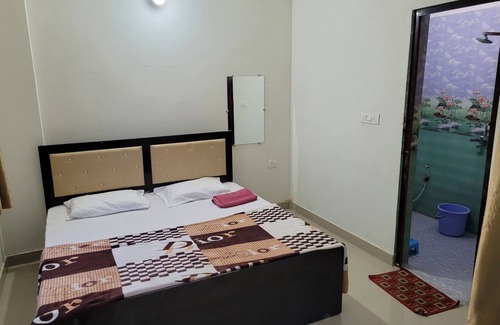 Varanasi Apartment | Spacious 9-bedroom apartment in phenomenal Varanasi with AC