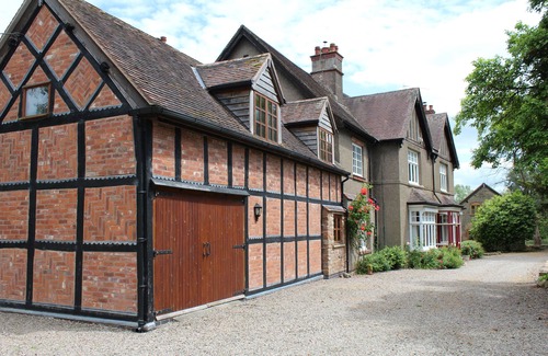 Whitbourne House | Spacious 9-bedroom house in delightful Whitbourne with great outside space.