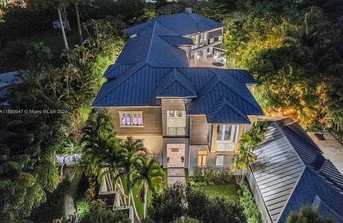 Plantation House | Spacious 9-bedroom house SLEEPS 20!!! Large groups welcome