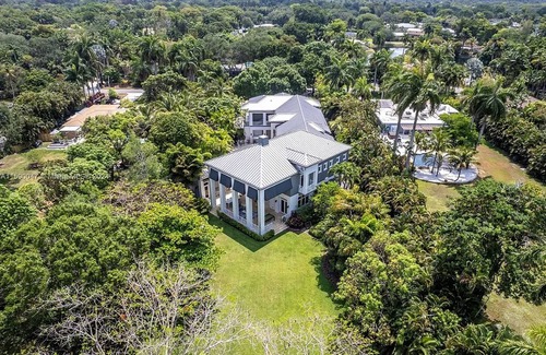 Plantation House | Spacious 9-bedroom house SLEEPS 20!!! Large groups welcome