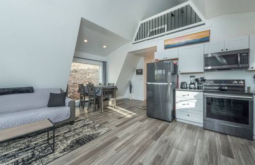 Weaverville House | Spacious A-Frame with Loft near Downtown