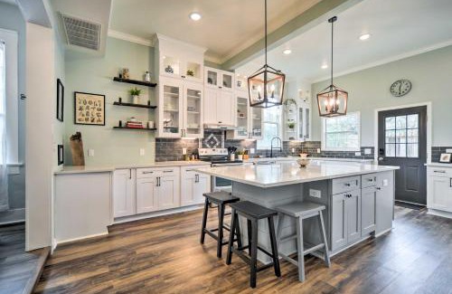 Gonzales House | Spacious Abode, Walk to Texas Heroes Square!