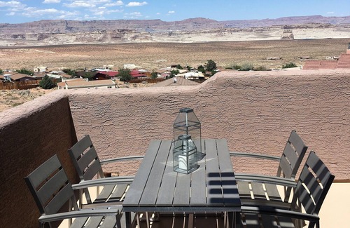 Greenehaven House | Spacious, Airy and Clean Lake Powell Townhouse