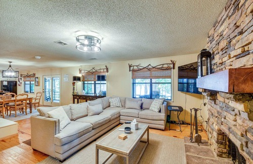 Alexander City House | Spacious Alexander City Retreat w/Private Dock!
