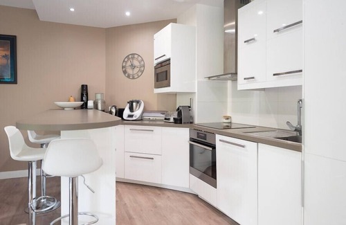 Issy-les-Moulineaux Apartment | Spacious and quiet apartment with shared garden