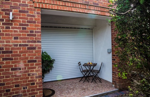 Dartford Apartment | Spacious and beautifully presented apartment, close to heath and lake