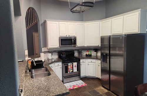 Spring House | Spacious and beautifully decorated 3BR, 2.5BA home