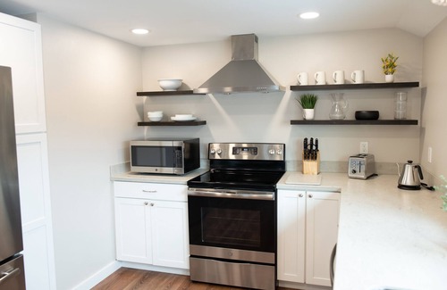 Ellsworth Apartment | Spacious and Bright Downtown APT with River View