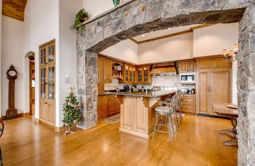 Vail House | Spacious and bright get-away with amazing views of Vail Valley