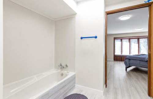 Ladner House | Spacious and bright large suite with independent access