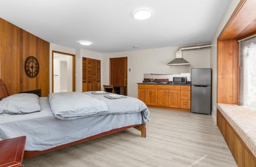Ladner House | Spacious and bright large suite with independent access