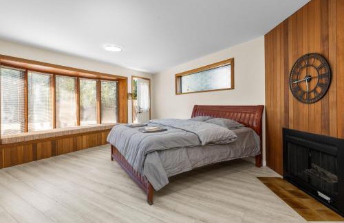Ladner House | Spacious and bright large suite with independent access