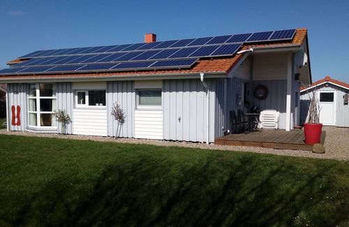 Wesselburenerkoog House | spacious and comfortably furnished holiday home with sauna and fireplace