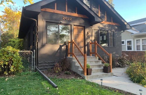 Robbinsdale House | Spacious and comfortable! A charming gem, located on Victory Memorial Parkway.