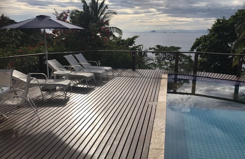 Sao Pedro House | Spacious and comfortable house in Ilhabela with stunning view of the sea