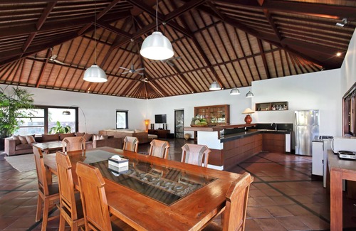 Dyanapura Villa | Spacious and comfortable 4 Bedrooms villa near the beach, great location