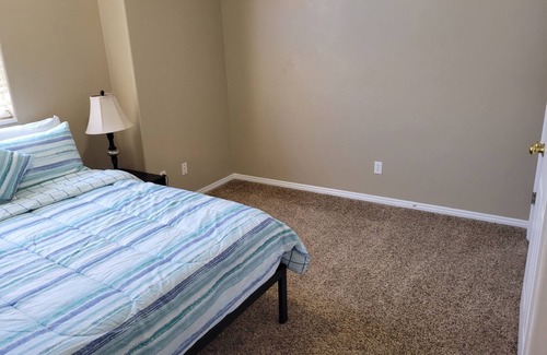 Lapoint House | Spacious and Comfortable 3B, 2.5BA ENTIRE house!