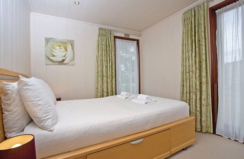 Dawlish Cabin | Spacious and contemporary lodge with countryside views.