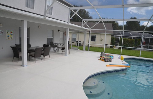 Clear Creek Villa | Spacious and family friendly 4BR/3.5BA Villa - Lakeside - 2 Masters with Jacuzzi