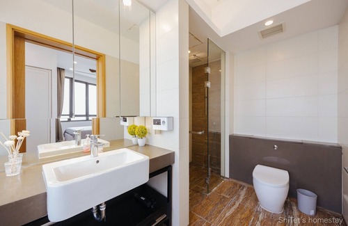 Dich Vong Hau Apartment | Spacious and luxurious 3-bedroom apartment with WiFi, AC in pleasant Cầu Giấy