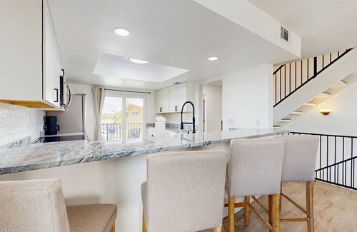 Treasure Island House | Spacious and modern, close to Gulf and beaches, dog friendly, private garage