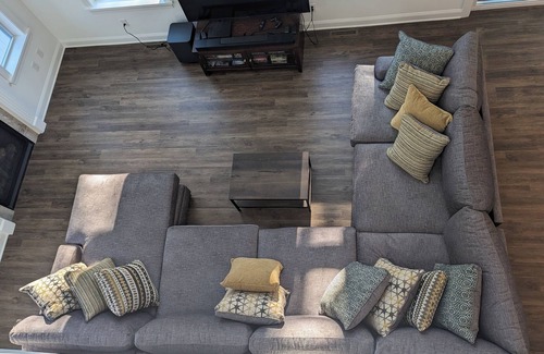 Gansevoort House | Spacious and Modern, 15 minutes to Saratoga Race Track!