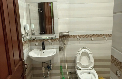 Korean Industrial Zone House | Spacious and peaceful homestay | New Room | Easy Access to Airport & Downtown