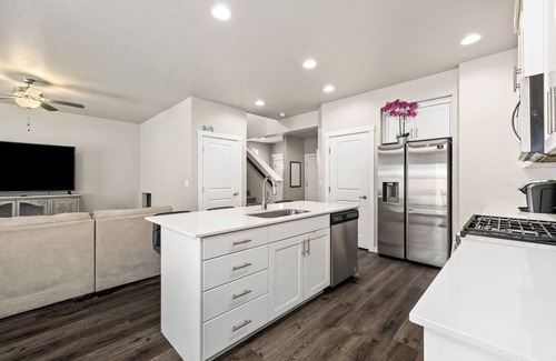 Meridian House | Spacious and Peaceful 4BR/2.5 House with Modern Comforts and Private Yard