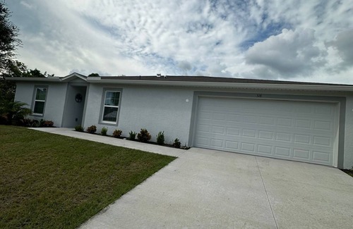 Port Charlotte House | Spacious and private bedroom in a modern new home in Port Charlotte with AC,WiFi