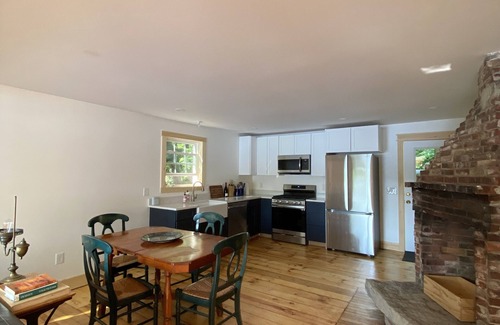 Raymond Cottage | Spacious and Relaxing New England Lakeside Getaway