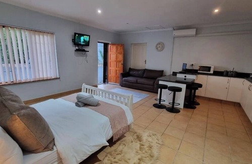 Umhlanga House | Spacious and secure modern home with exquisite views