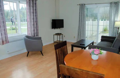 Timiskaming District Apartment | Spacious and spotless two-bedroom suite with full kitchen and livingroom.