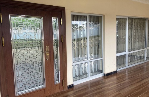 Blantyre House | Spacious and staffed 4-bedroom house with WiFi and AC in Blantyre