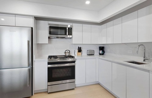 Battery Park City Condo | Spacious and Stylish Accommodation in the Heart of Lower Manhattan