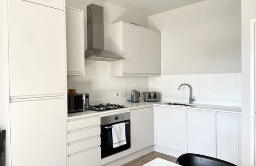 Bristol Apartment | Spacious and Stylish Central Bristol Base