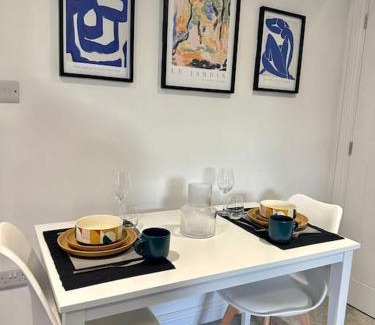 Trowbridge Apartment | Spacious and Stylish Flat in Trowbridge, Wiltshire