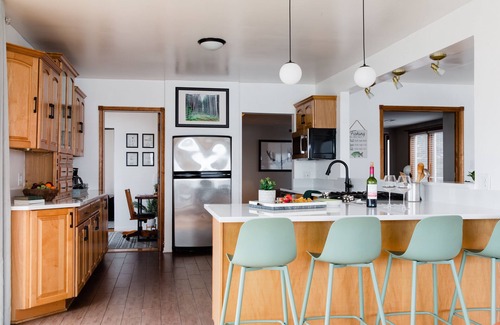 Fox Lake House | SPACIOUS and Stylish Lakefront Retreat, STUNNING Views, Firepit!